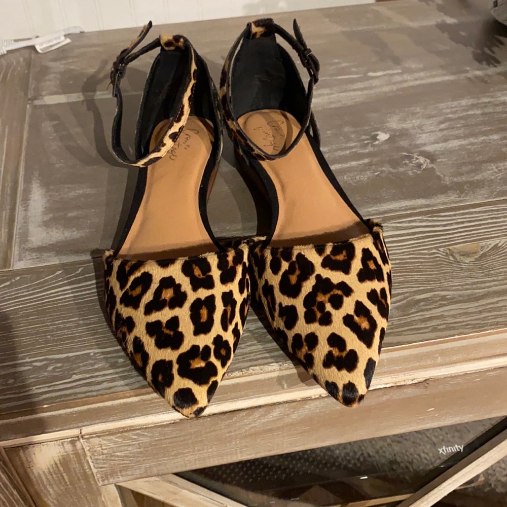 Size nine leopard print pointed toe flats